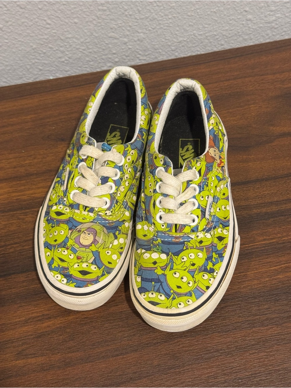 Vans Era X PIXAR Toy Story GLOWS IN DARK Aliens Woody Buzz Disney RARE- Kid 13.5